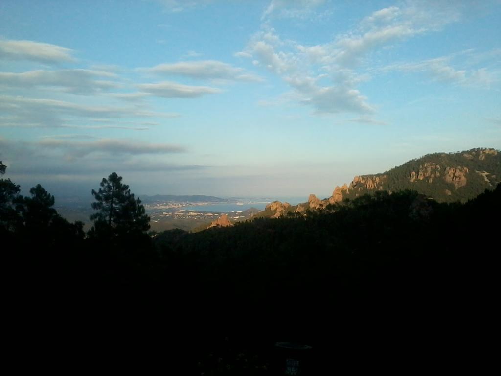 Saint-Jean-de-l'Esterel Chambres D'Hotes Vue Mer L'Esterel Panoramique מראה חיצוני תמונה